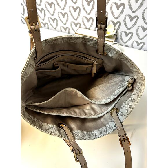Michael Kors Monogram Tote Bag – Light Beige – Classic Everyday Style - Picture 6 of 8